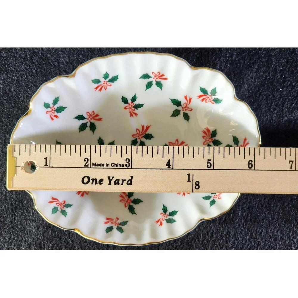 Vintage Hand Painted ~ Lefton China Christmas/Holiday Candy/ Trinket Dish ~ 2528